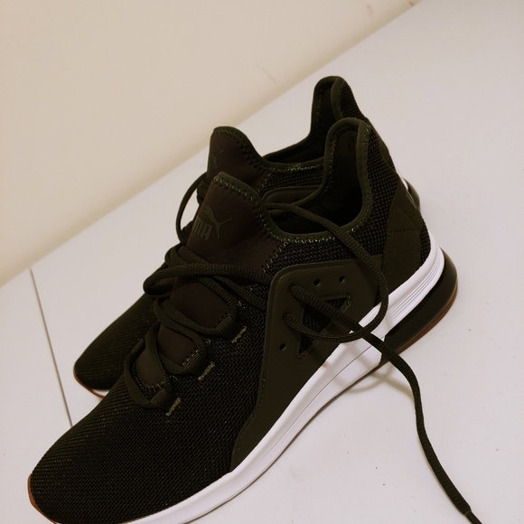 Puma - Picture 1 of 4